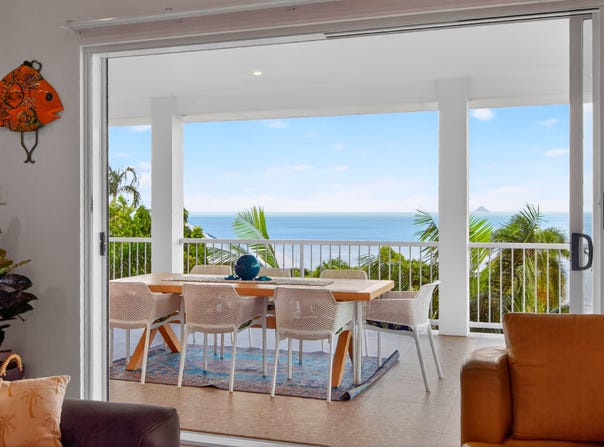 8 Blackcurrant Drive, Hideaway Bay, Qld 4800