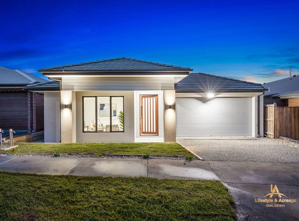 6 Solferino Road, Clyde North, Vic 3978