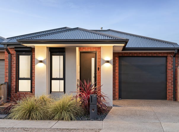 10 Italianate Avenue, Deanside, Vic 3336