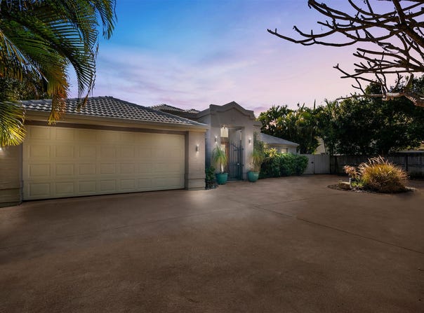 94 Kintyre Street, Brookfield, Qld 4069
