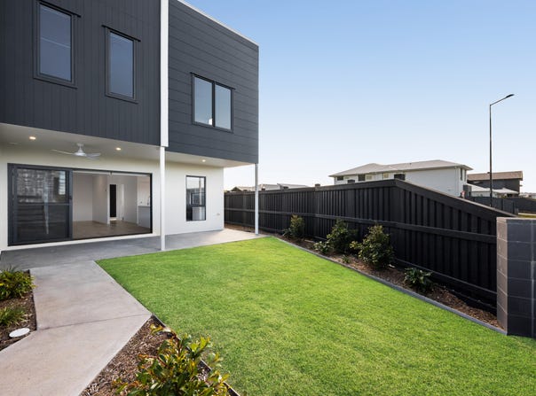 2/2 Mallee Road, Palmview, Qld 4553