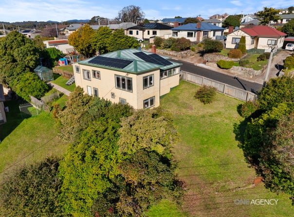 17 The Boulevard, Hillcrest, Tas 7320