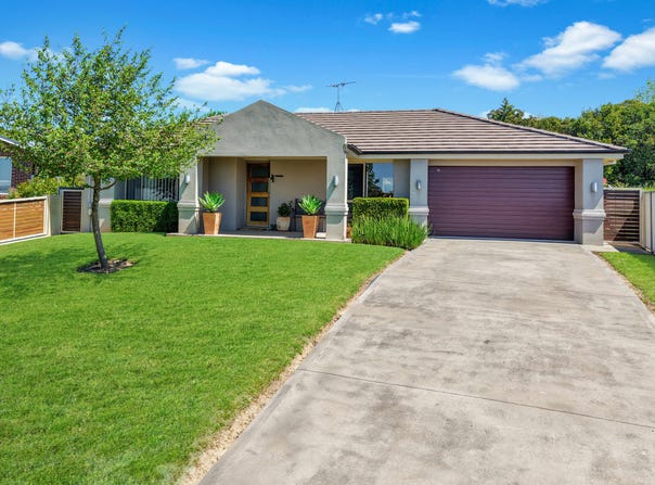 17 Hayden Place, Young, NSW 2594