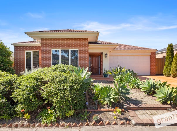 4 McGarvie Drive, Cranbourne North, Vic 3977