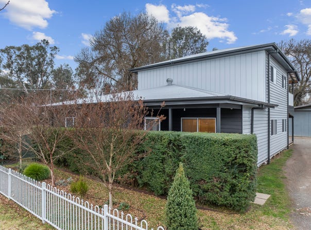 8 Adams Street, Mansfield, Vic 3722