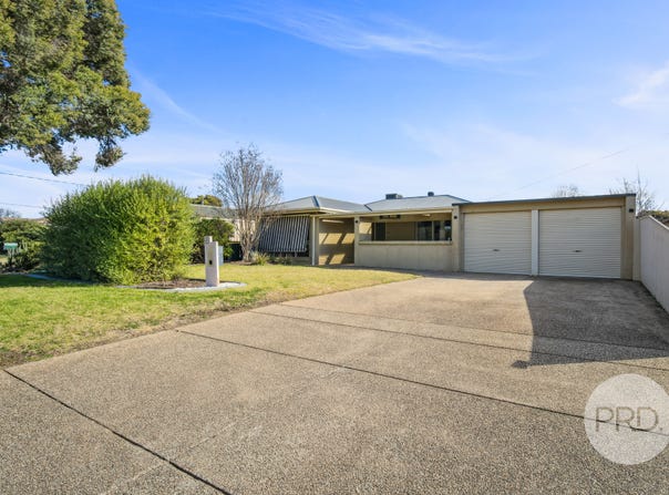 8 Eyre Street, Lake Albert, NSW 2650