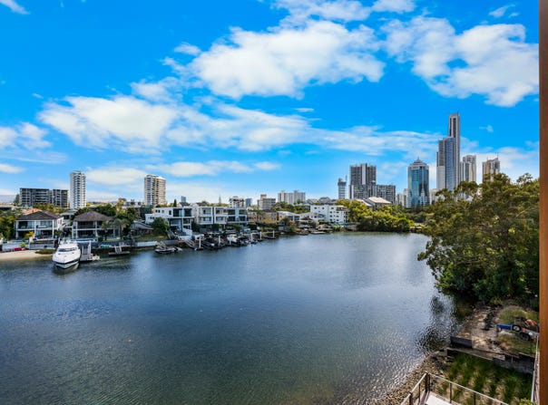 30/18 Remembrance Drive, Surfers Paradise, Qld 4217