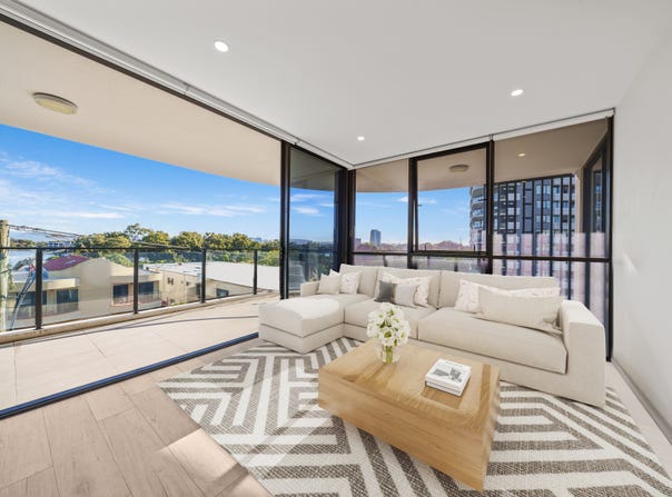 409/266 Stanhill Drive, Chevron Island, Qld 4217