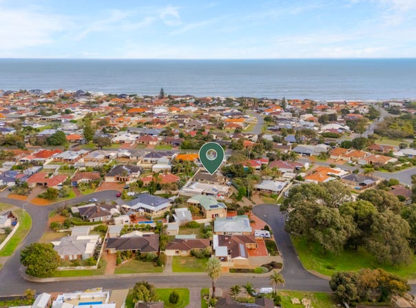 1/4 La Gavas Court, Halls Head, WA 6210