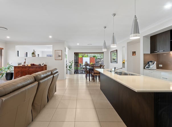 18 Faraday Crescent, Pacific Pines, Qld 4211