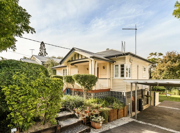 18 Leicester Street, Coorparoo, Qld 4151