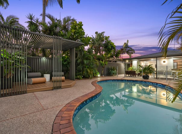 92 Nobby Parade, Miami, Qld 4220