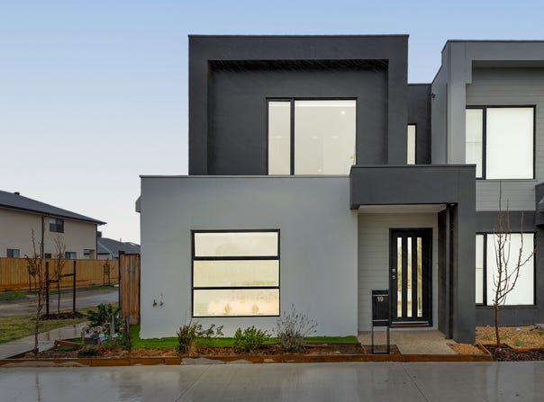 19 Clapton Lane, Donnybrook, Vic 3064
