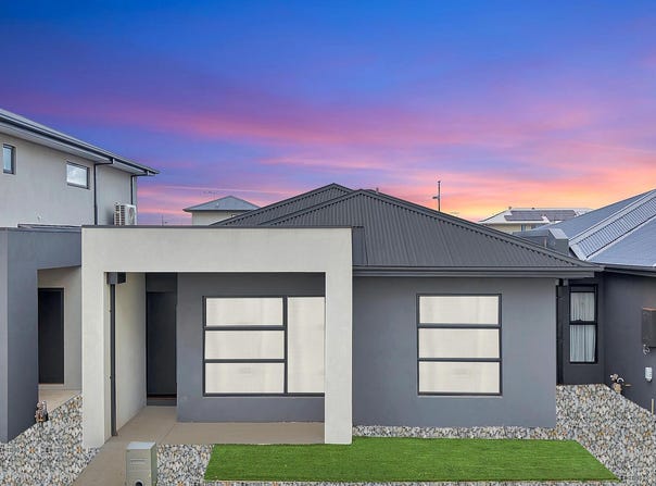 10 Centralpark Walk, Strathtulloh, Vic 3338
