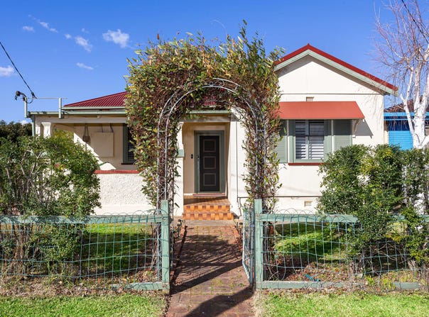 103 Main Street, Lake Albert, NSW 2650