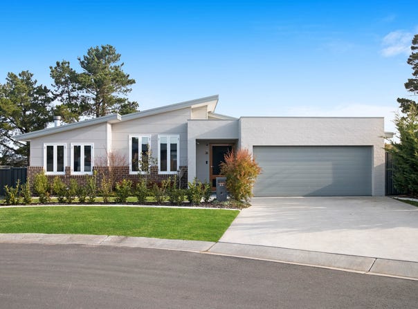 22 Huxtable Place, Goulburn, NSW 2580