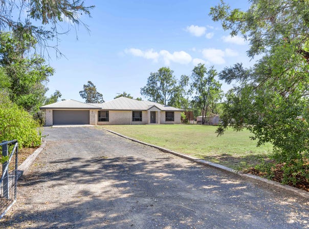 25 Silica Road, Emerald, Qld 4720