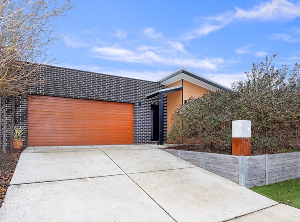 30 YENDA AVENUE, Gobbagombalin, NSW 2650