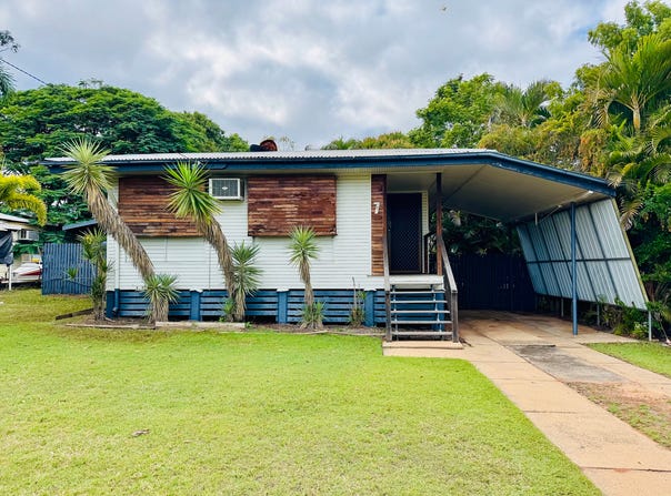 7 LAWRENCE Street, Moranbah, Qld 4744