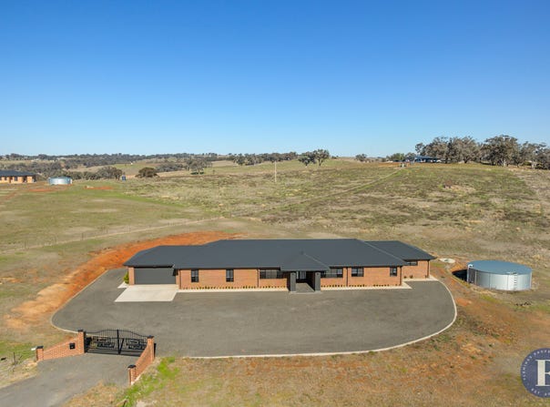 8 Crowe Road, Young, NSW 2594