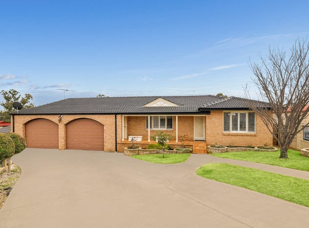 17 Curl Curl Place, Woodbine, NSW 2560