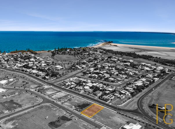 35 Leslie Street, Elliott Heads, Qld 4670