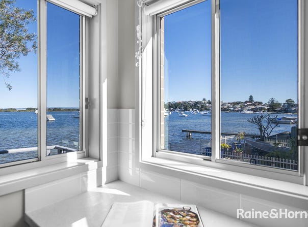 35 Marks Parade, Marks Point, NSW 2280