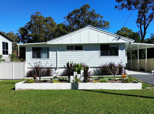11 Arthur St, Macleay Island, Qld 4184