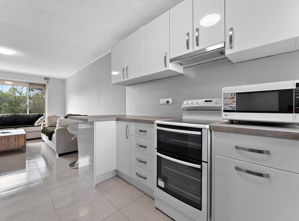 9/3 Burgundy Crescent, Spearwood, WA 6163