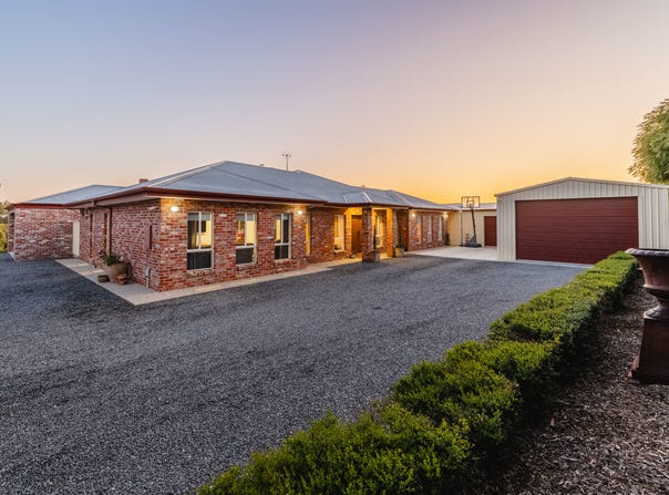 8 Hunt Drive, Robinvale, Vic 3549