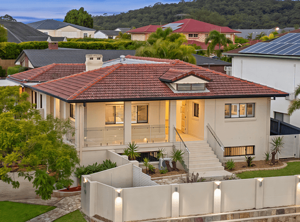 1 Crookston Court, Carindale, Qld 4152