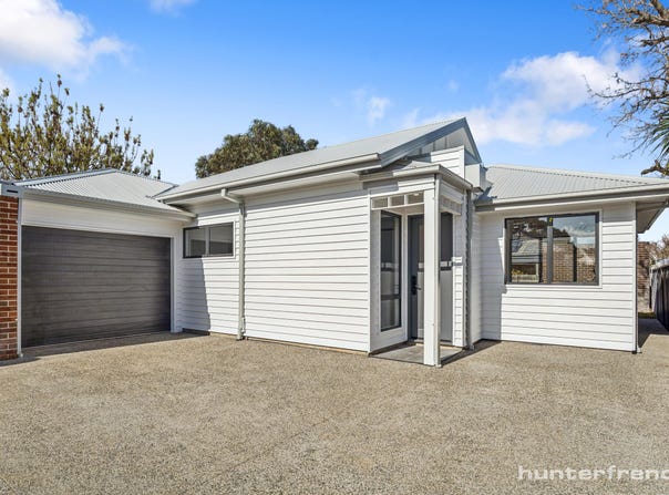 2/1 Almond Avenue, Brooklyn, Vic 3012