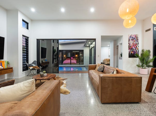 6 VAYMONT PLACE, Little Mountain, Qld 4551