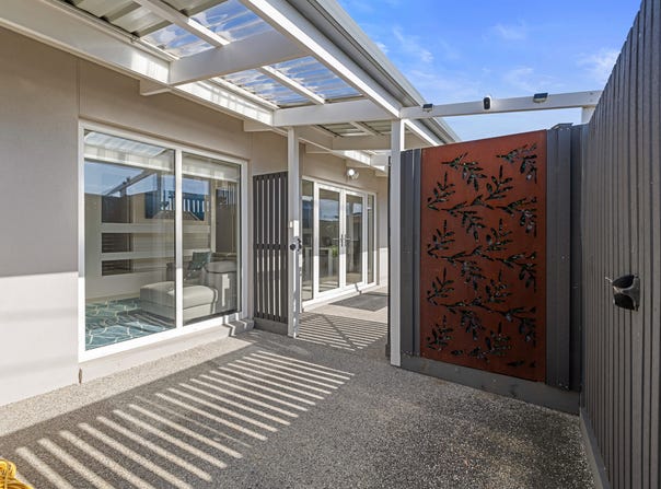 2 Park Road, San Remo, Vic 3925