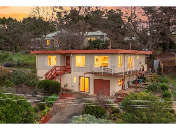 16 Curtis Street, Armidale, NSW 2350