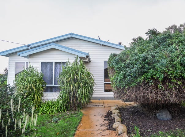 13 Waratah Street, Grassy, Tas 7256