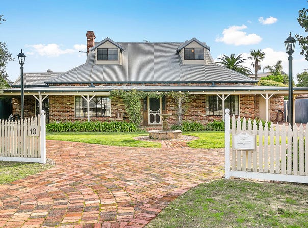 10 Fallbrook Avenue, Woodvale, WA 6026