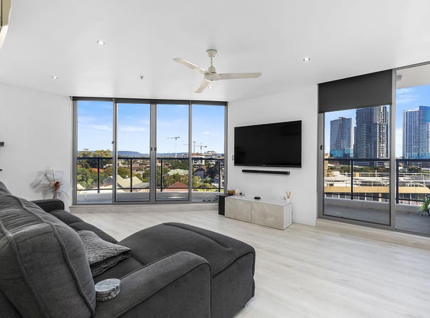 915/3 Como Crescent, Southport, Qld 4215