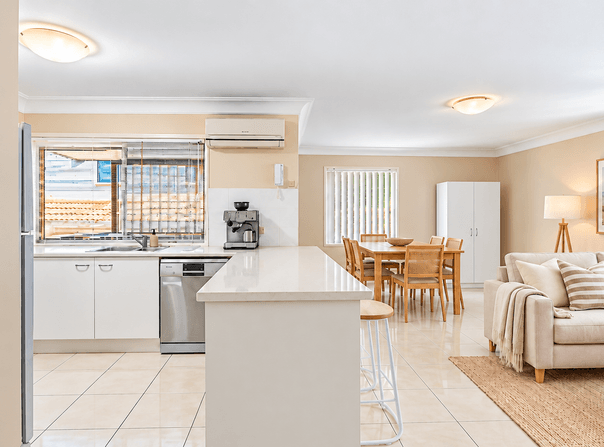 3/4 Broad Street, Labrador, Qld 4215