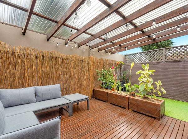 2/33 Bungalow Road, Roselands, NSW 2196