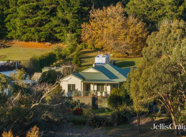 8 Faheys Road, Gordon, Vic 3345
