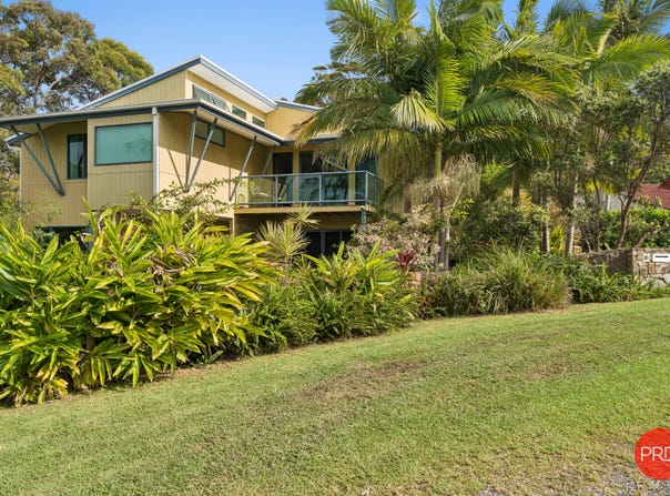 8 Sandy Beach Road, Korora, NSW 2450