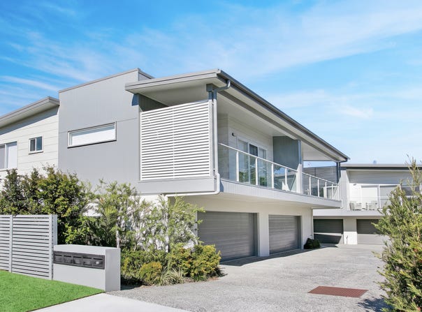 2/134 Eugaree Street, Southport, Qld 4215