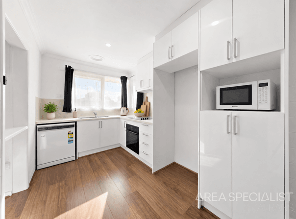 18 Burgundy Crescent, St Albans, Vic 3021