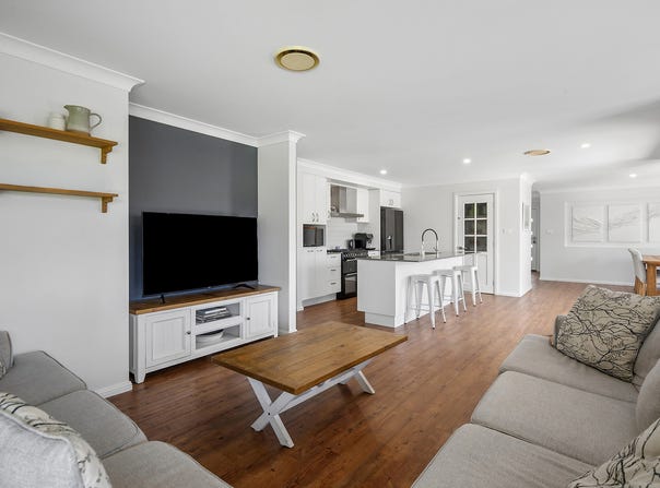 40 Lombardy Way, Orange, NSW 2800