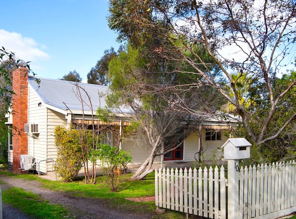 10 Warnock Street, Maldon, Vic 3463