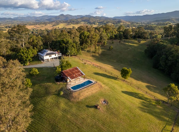 14 Charles Road, Mount Pleasant, Qld 4521