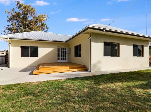 2 Tobruk Avenue, Warracknabeal, Vic 3393