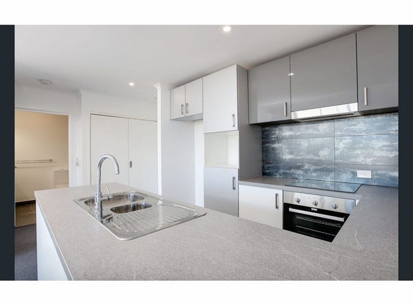 2/10 Pimlico Crescent, Wellard, WA 6170