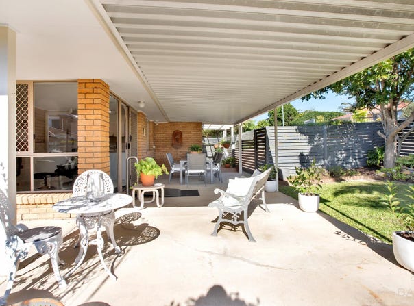 1/10 Golden Crest Place, Bellbowrie, Qld 4070
